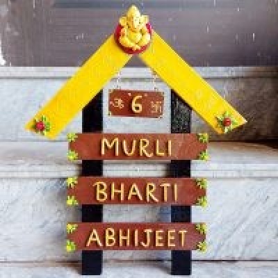 Beautiful Customized Wooden Family Nameplate For Home Decor