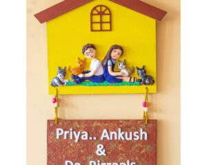 Hut Shaped Couple Nameplate With Cats