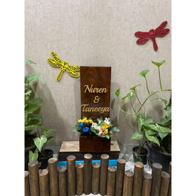 Sheesham Wood Vertical Nameplate With Flower Basket 400x400