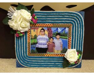 Stringy Flowery Wooden Photo Frame 1